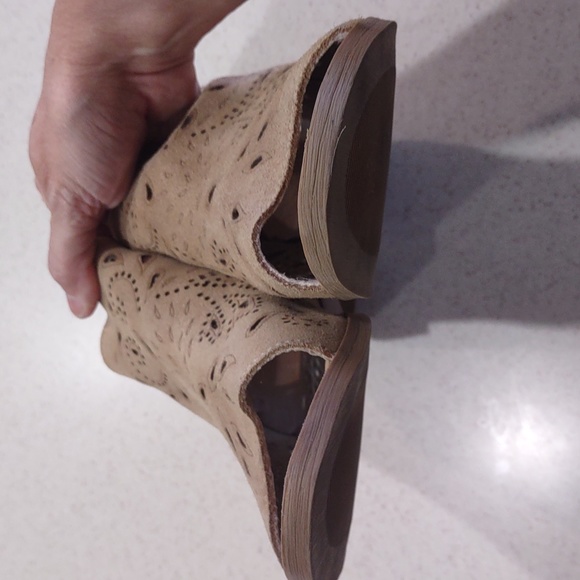 Coolway Tan Nelia Perforated Leather Side Zip Peep Toe Shoes Size 41/US 10 EUC - Picture 10 of 14